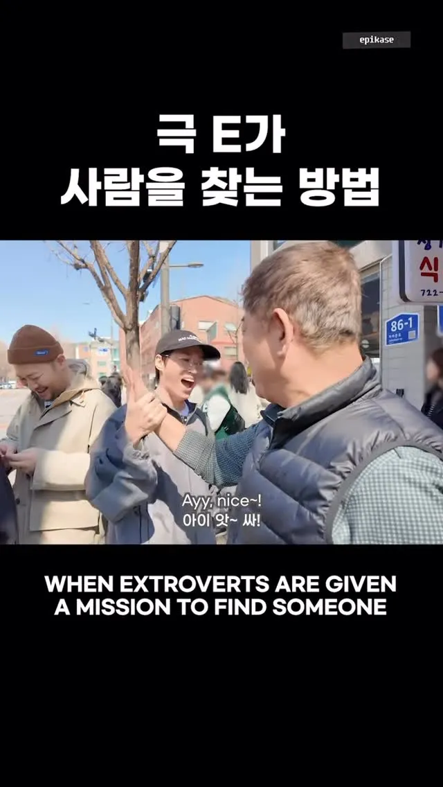 Tablo thử high five trên phố