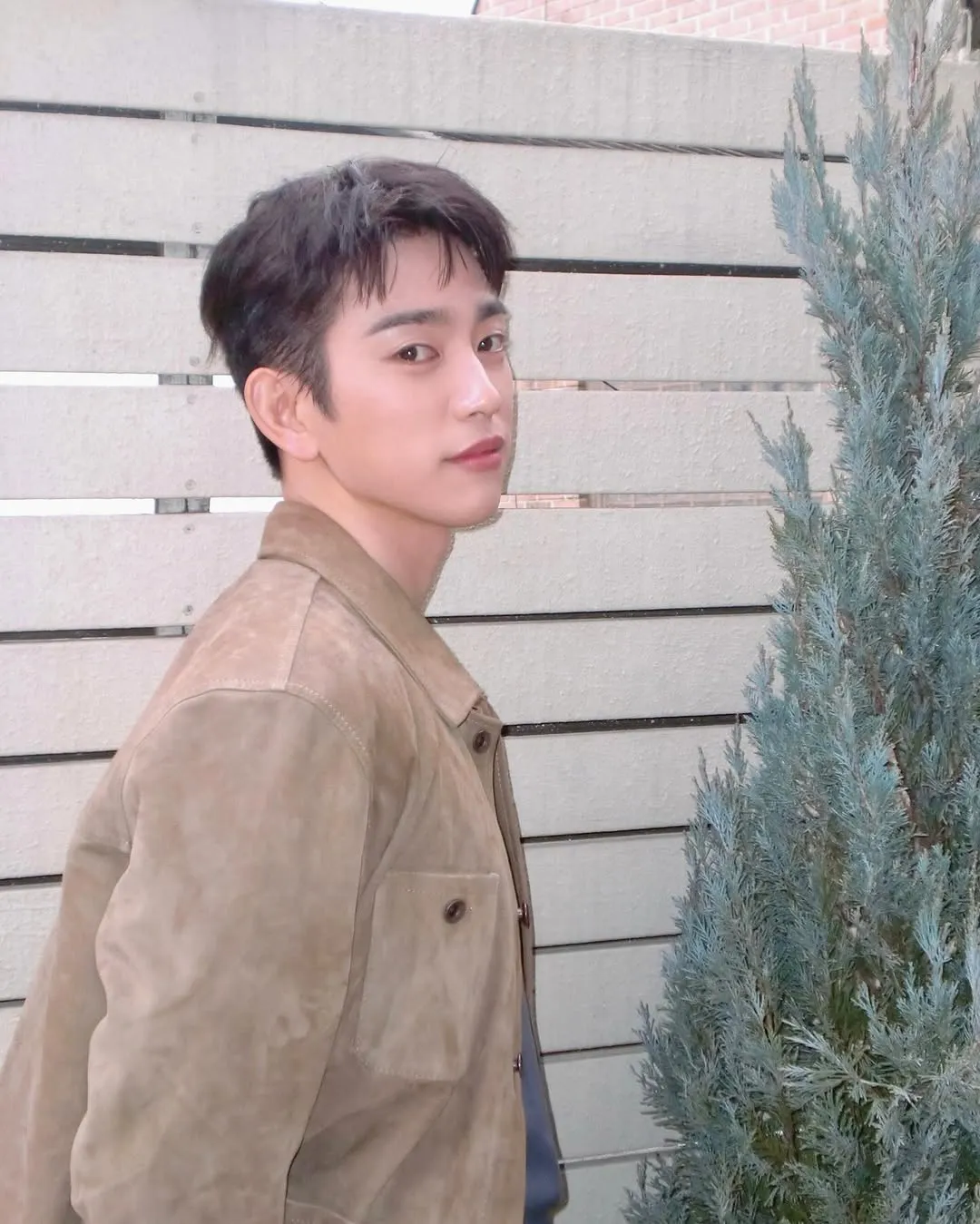 Park Jinyoung, cantor, atualização no Instagram