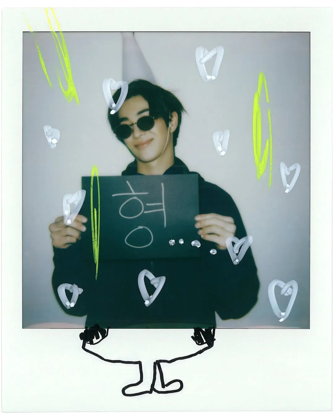 คอร์티สสุดมีเสน่ห์ เผยภาพปาร์ตี้วันเกิดยิ้มสดใส ถือป้าย '형..♥'