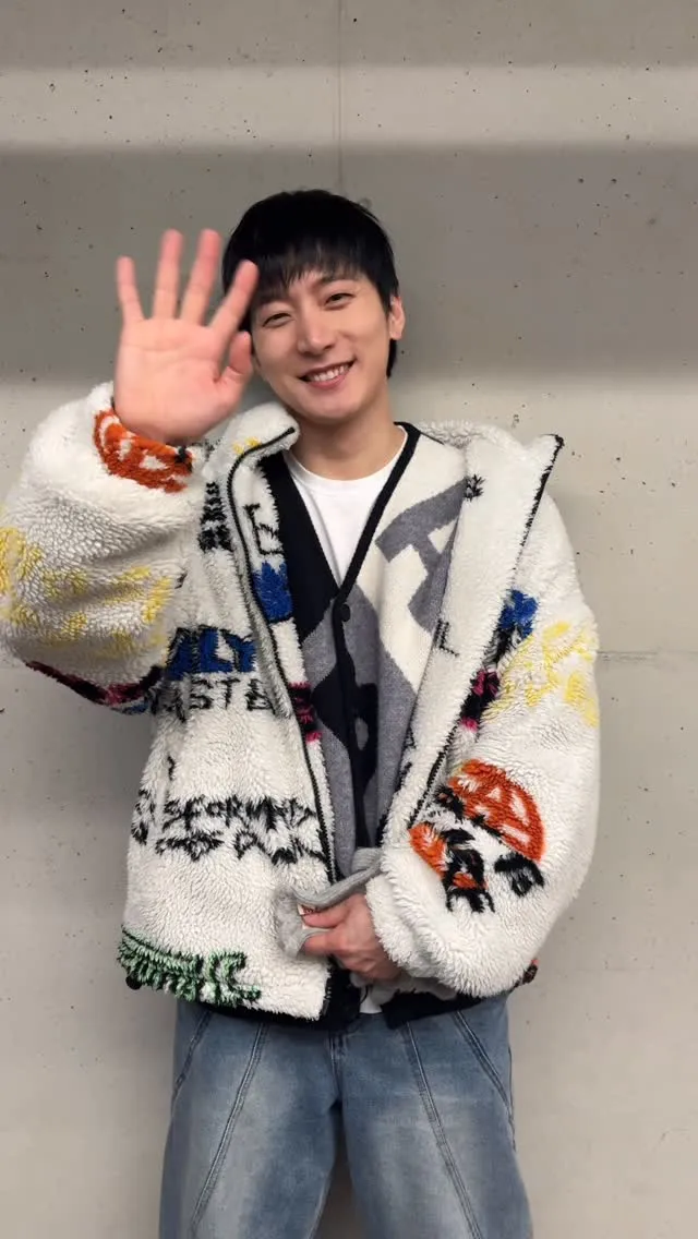 Jin Tae-hwa conclui com sucesso a estreia de 'The History Boys'