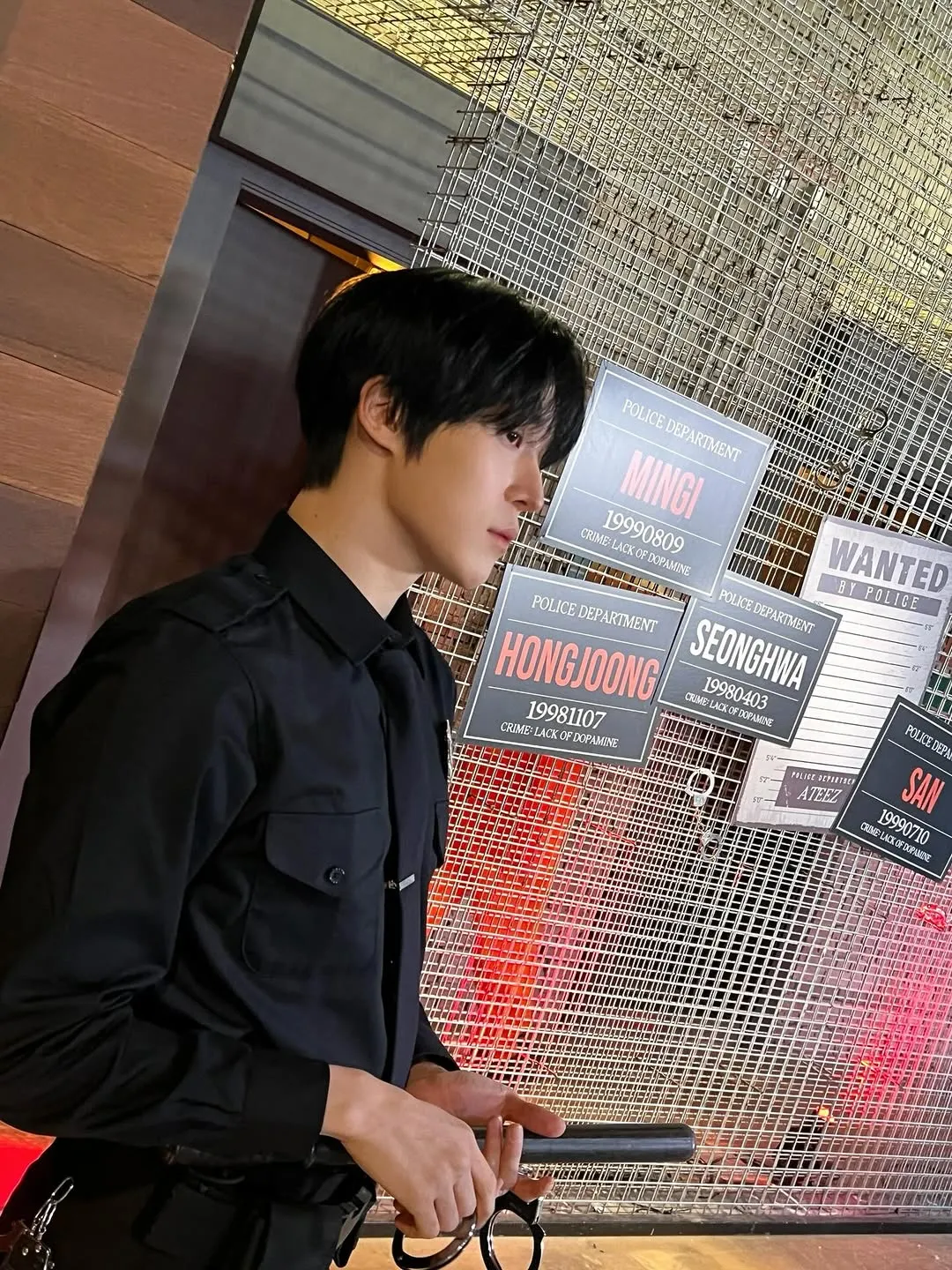 Yunho, do ATEEZ, retorna com uma presença marcante