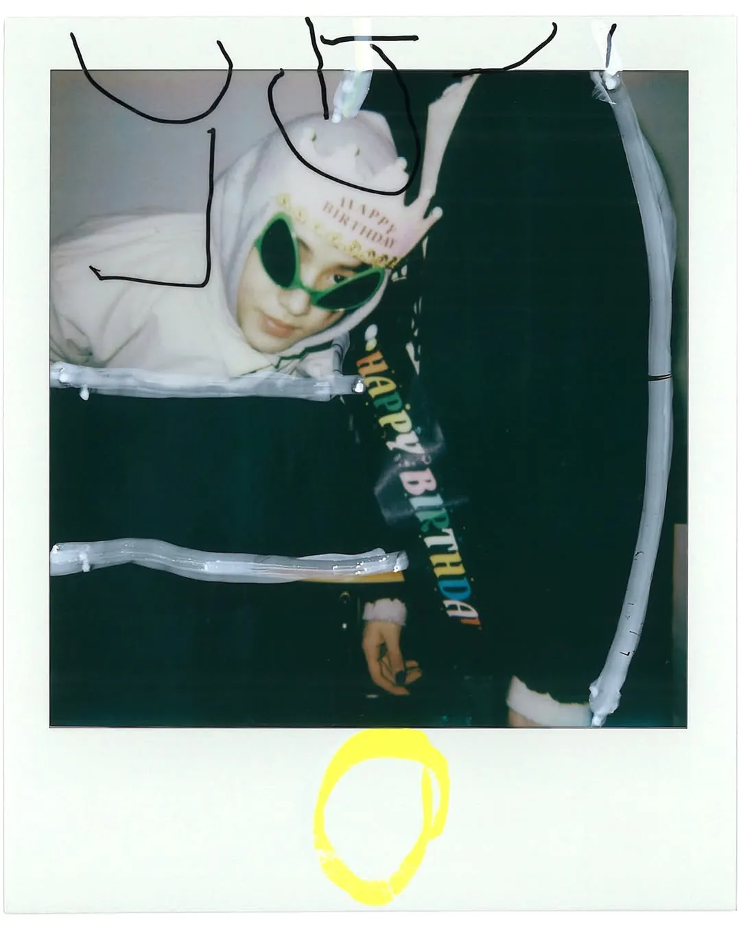 코르티스, 독특한 생일 모자와 함께