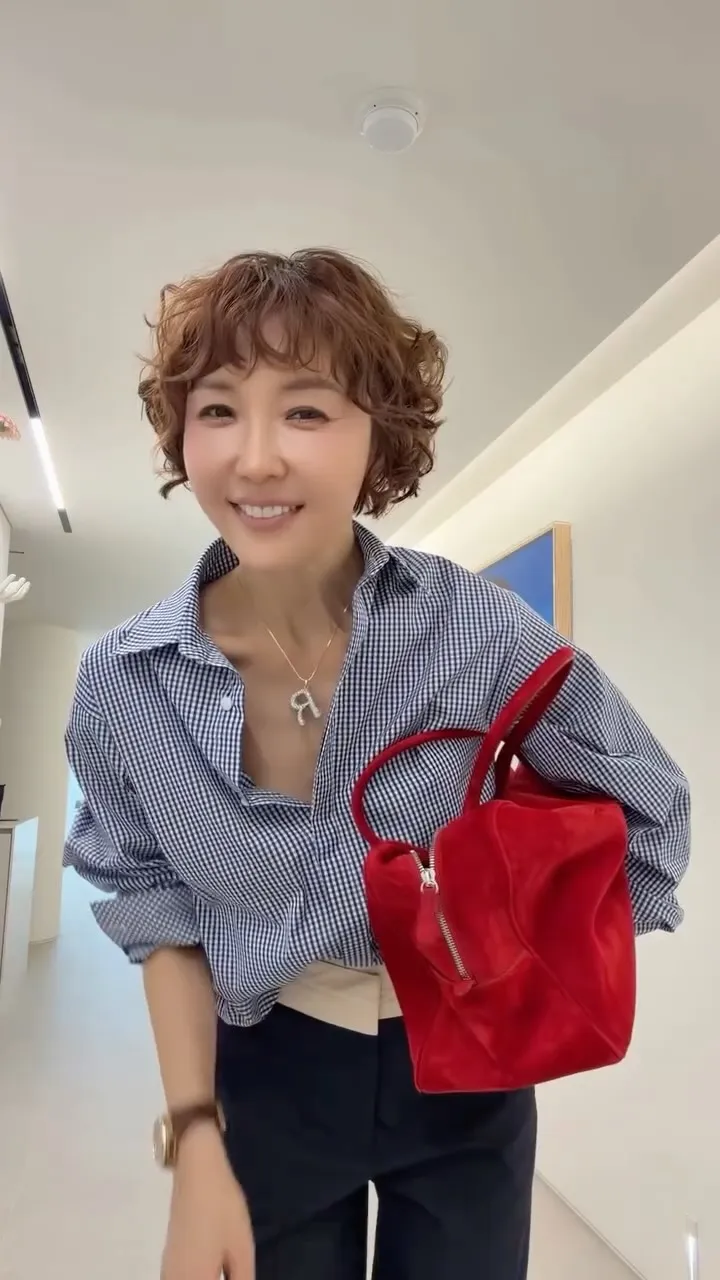 型格满分的崔恩京公开迎春穿搭