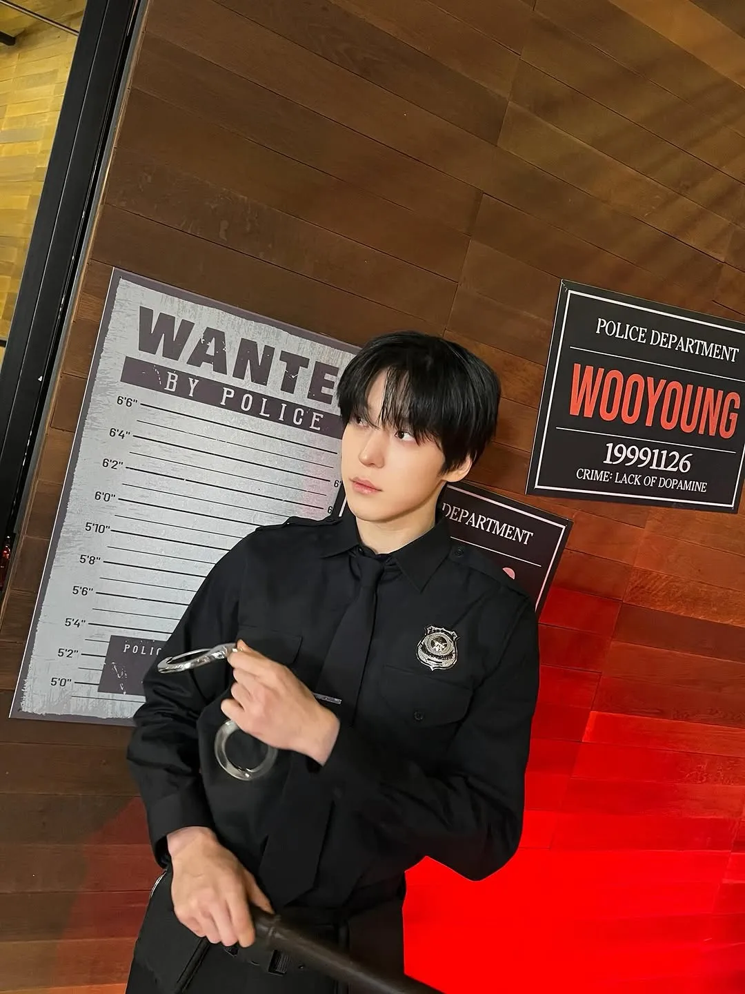 ATEEZ, Yunho, đồng phục cảnh sát