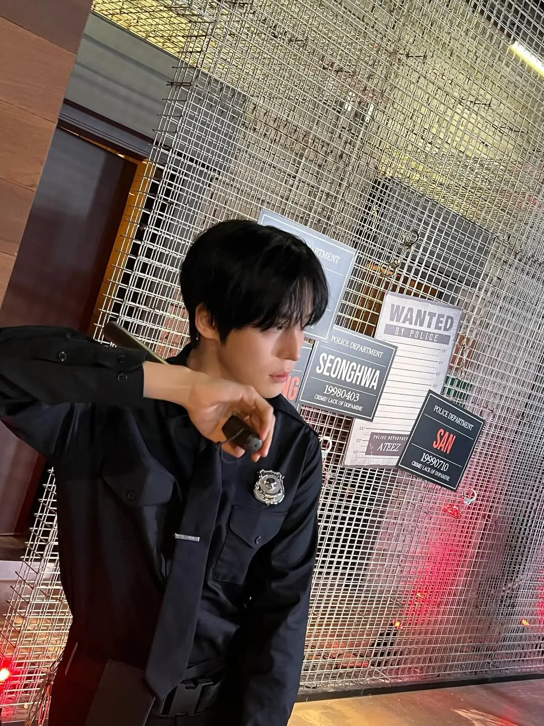 ATEEZ, Yunho, đồng phục cảnh sát