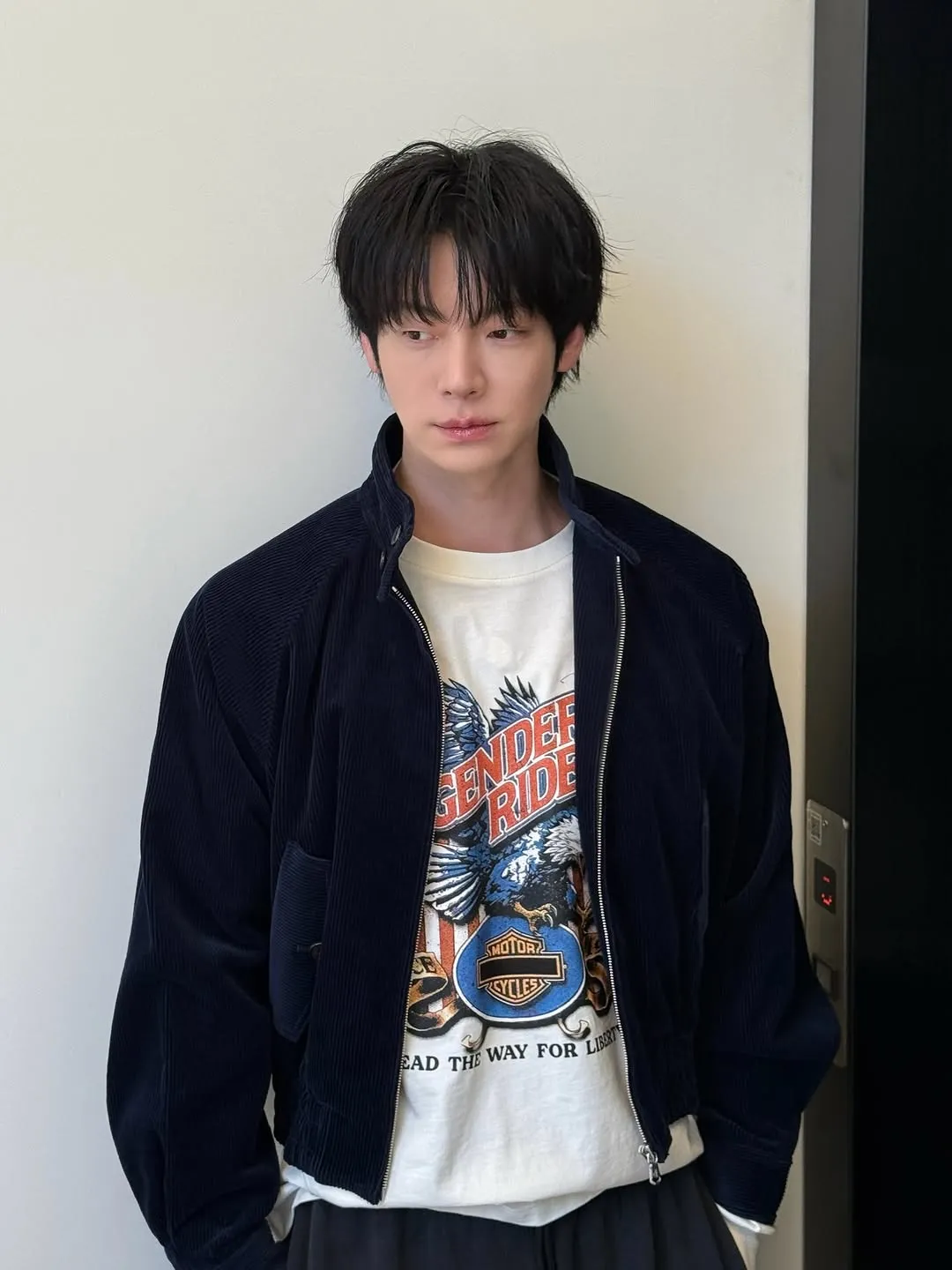 Ahn Jae-hyun Goes Viral For Effortless Visuals In Casual Instagram Update
