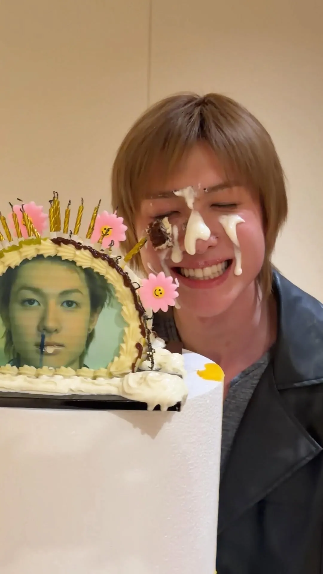 Cortis comparte divertidas fotos de cumpleaños