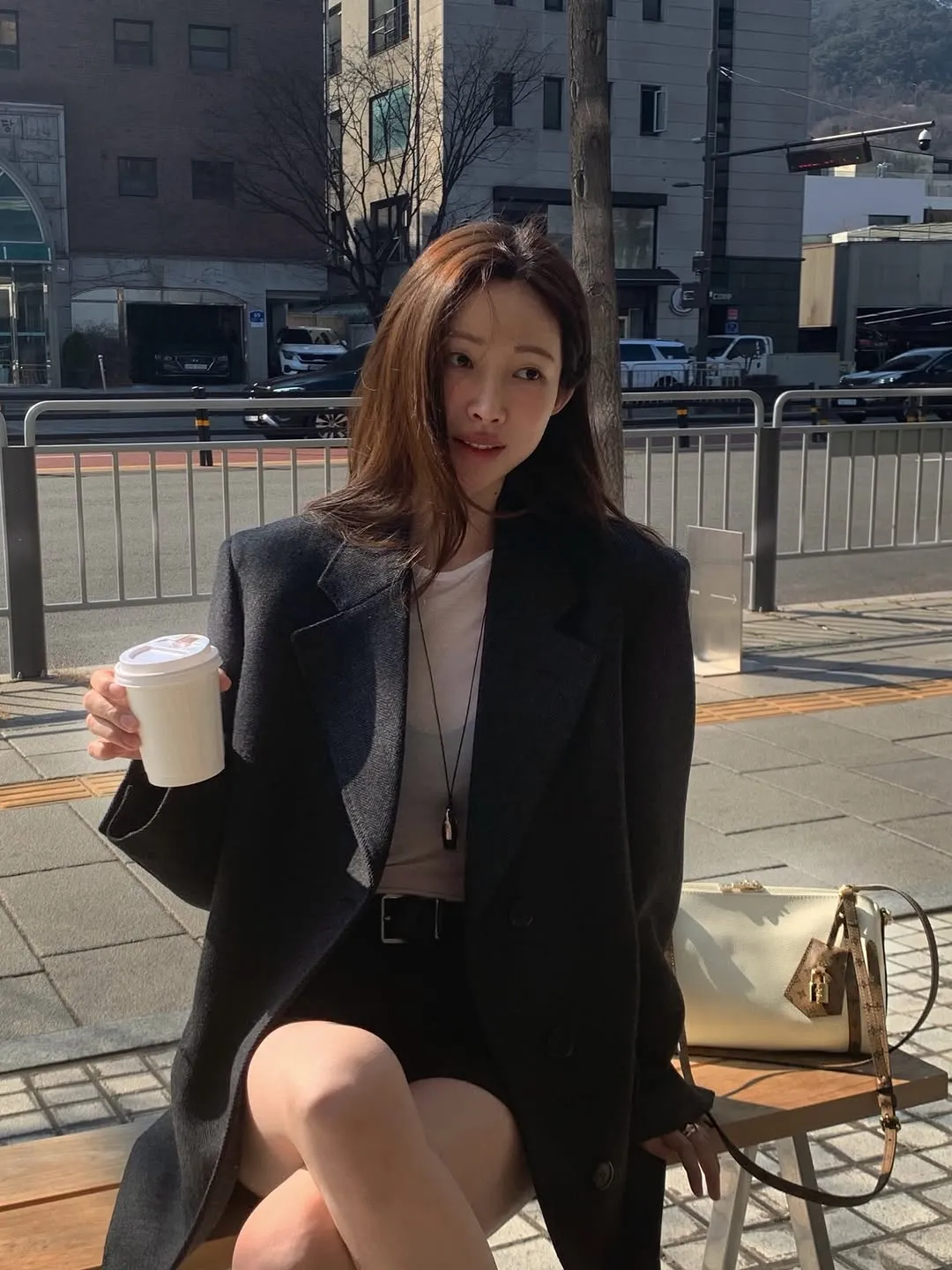 차정원, 서촌에서 햇살 가득한 날 만끽