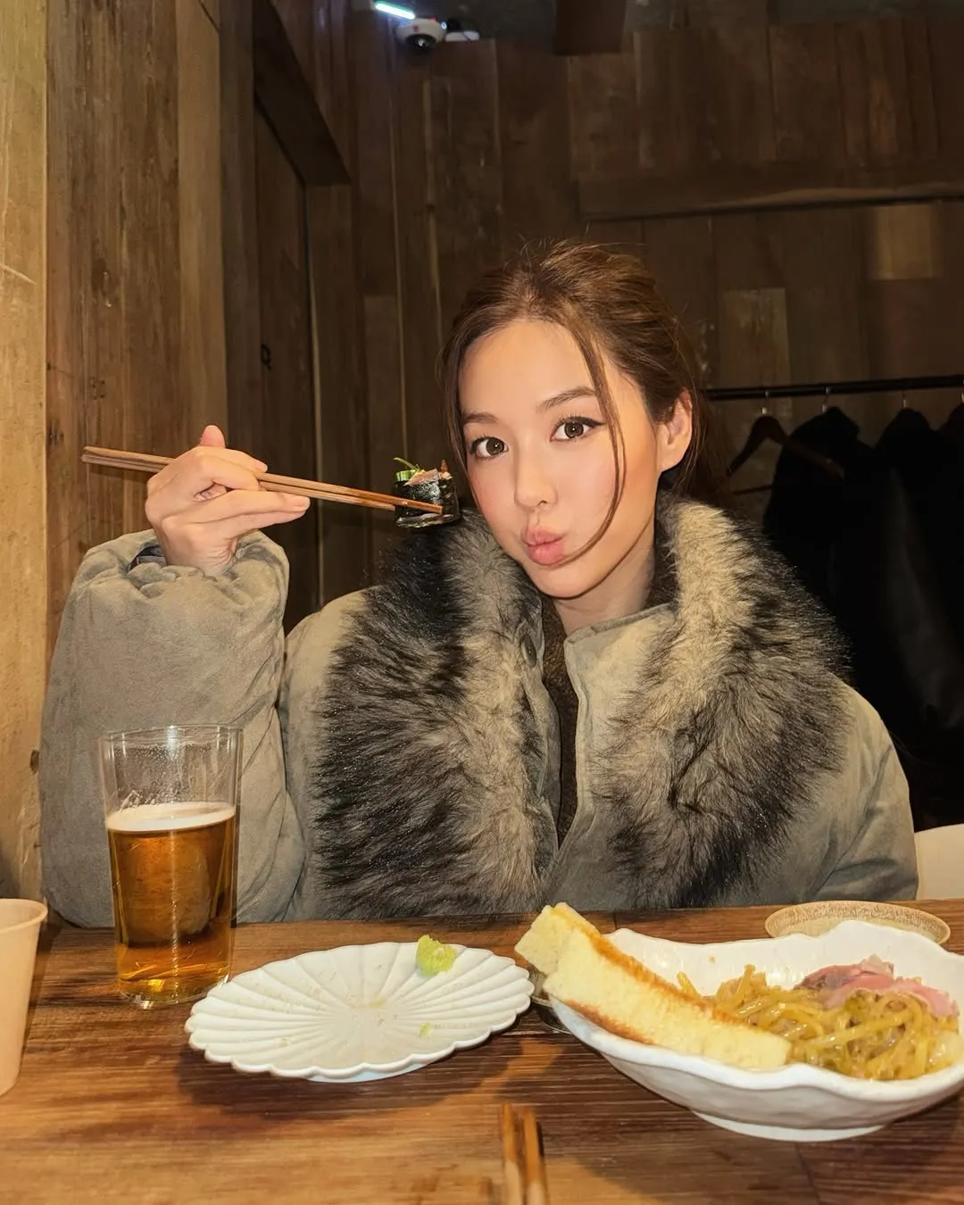 คิม ฮีจองผู้มีเสน่ห์ กับความผ่อนคลายจากเบียร์หนึ่งแก้ว