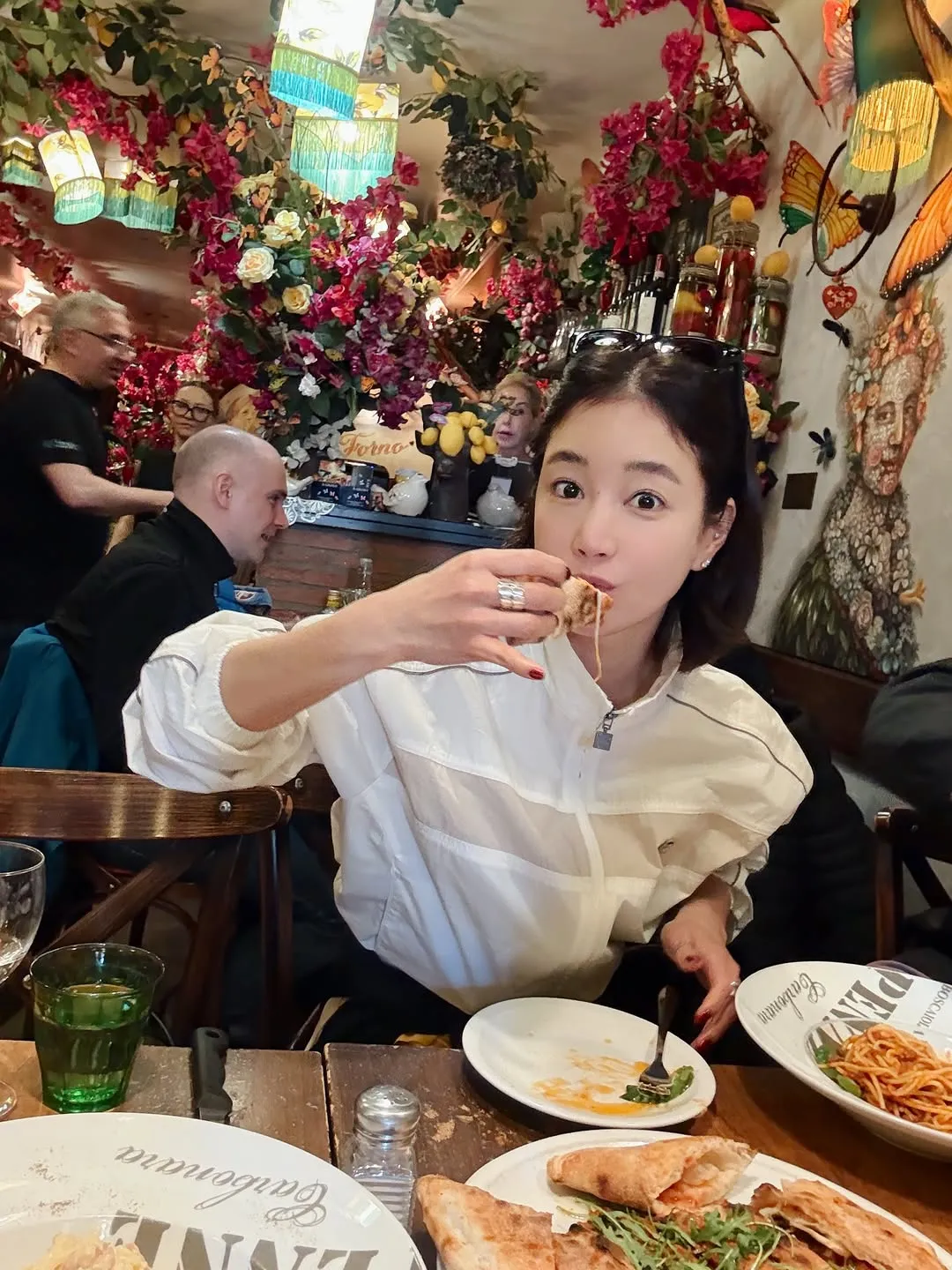 Ki Eun-se “tự do ở Paris”, toát lên vẻ ung dung đặc trưng