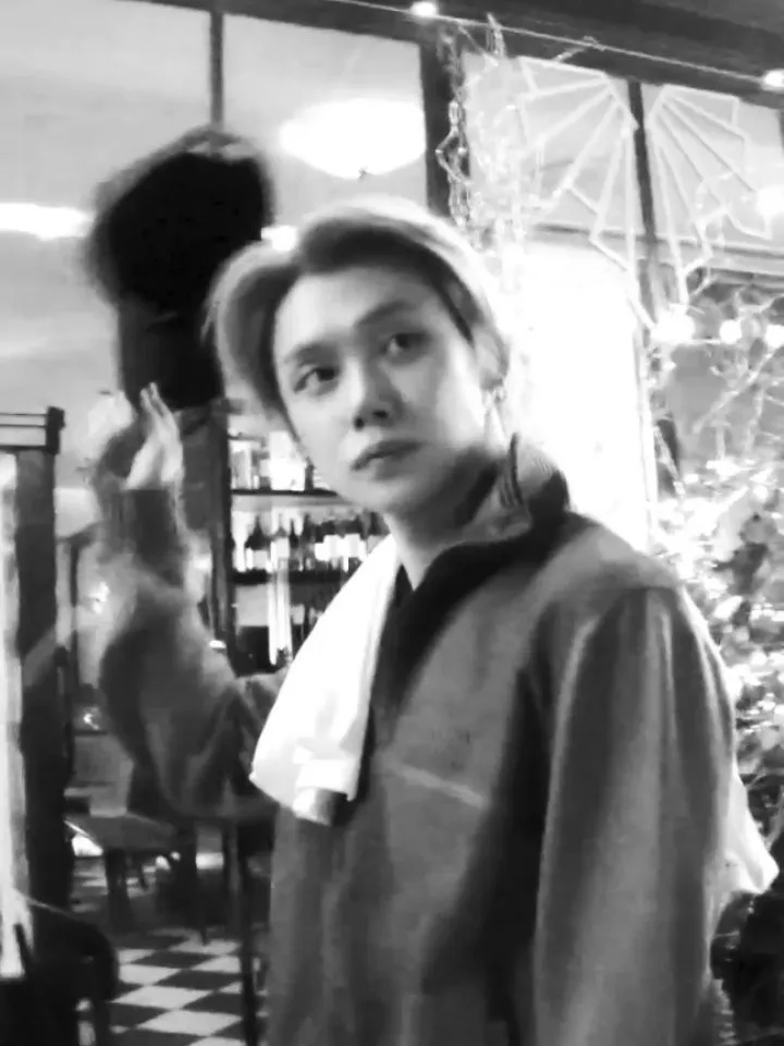 TOMORROW X TOGETHER ヨンジュン、感性あふれるモノクロ写真を公開