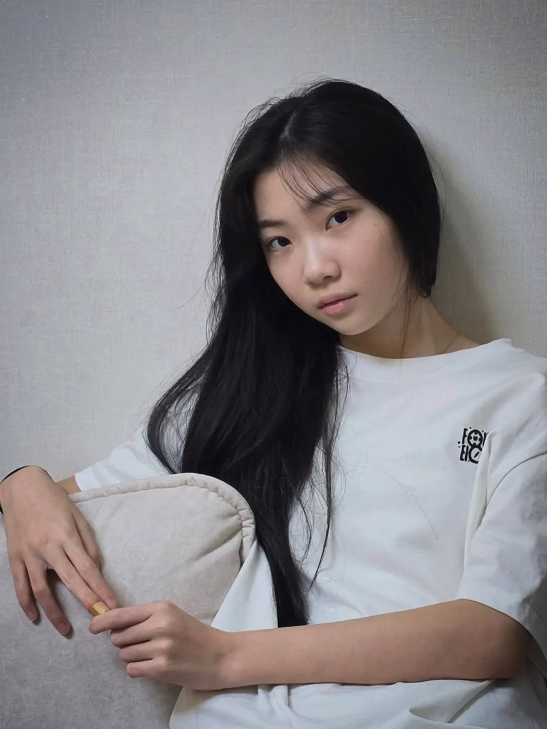 金泰妍 手指受伤仍然美貌动人