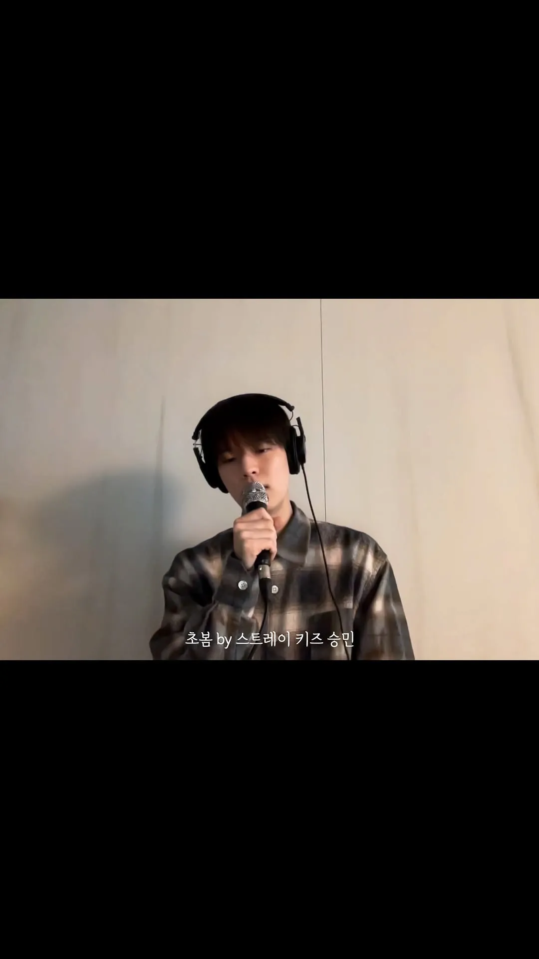 Seungmin de Stray Kids conmueve con una cálida actualización de primavera