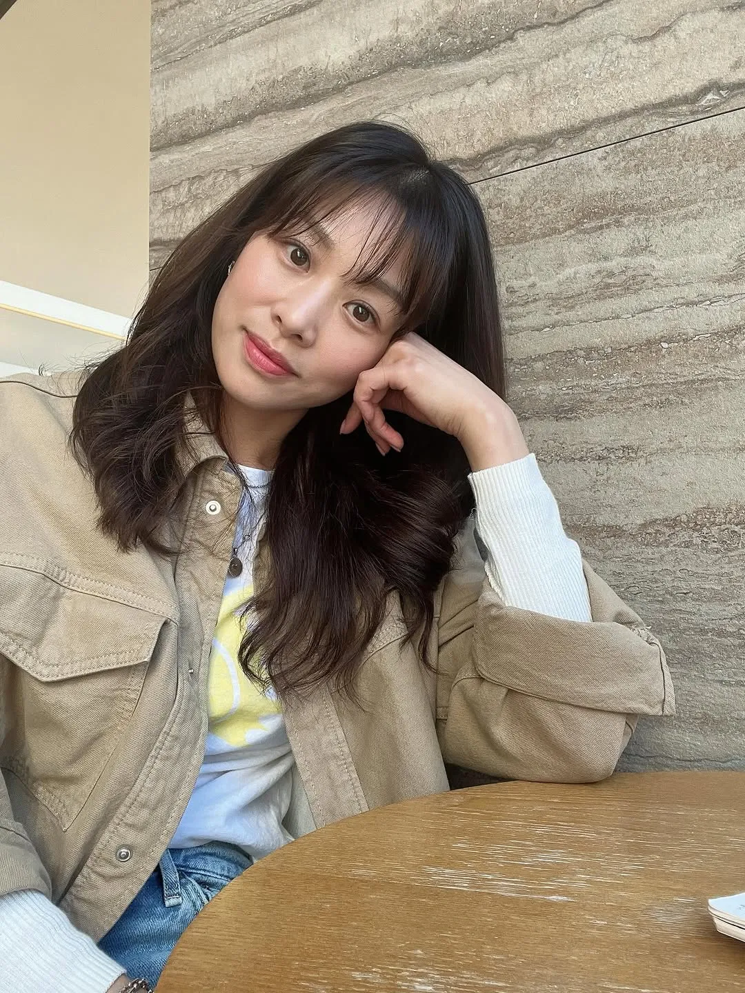 张申英，日常随拍一张…端雅美貌尽显