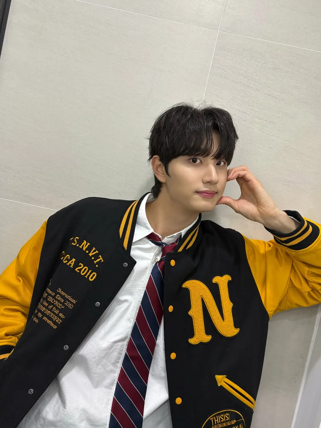 爽やかなキム・ジェウォン、ミュージックバンク出勤風景を公開