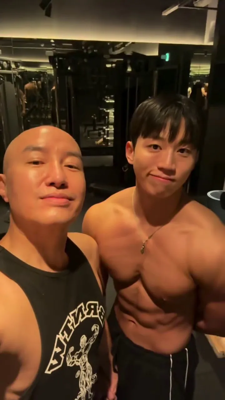 Hong Seok-cheon, Celebrity, Instagram