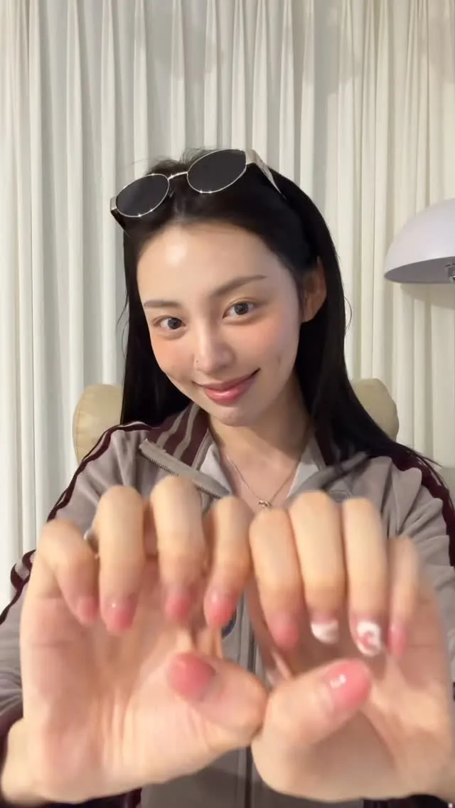 '섹시 핫걸' 이지연, 새로운 네일 공개