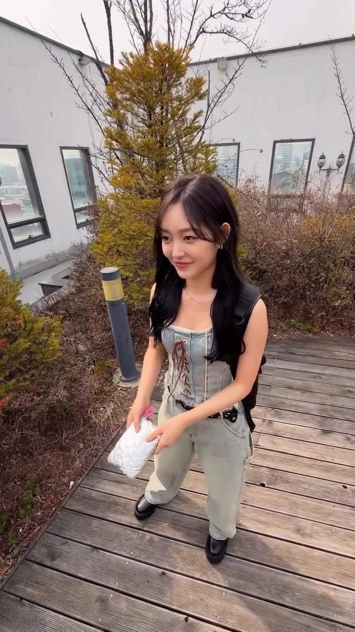 清新感十足的LIGHTSUM发布全新Instagram动态