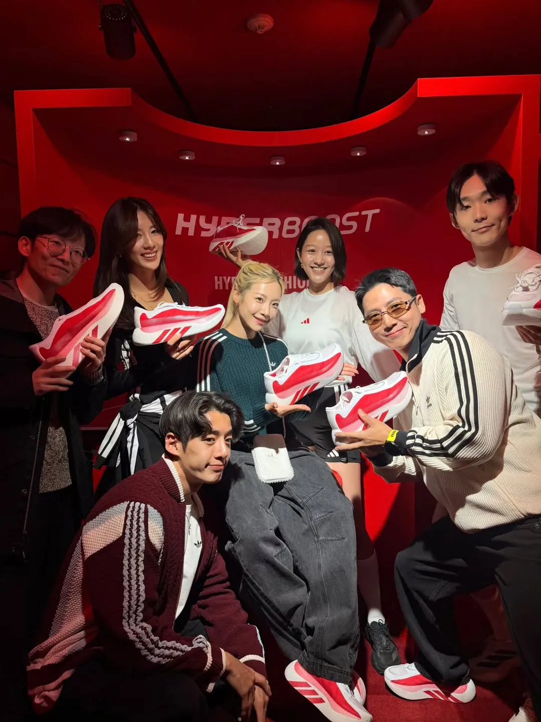 シム・ウットゥム, スニーカー, 発売