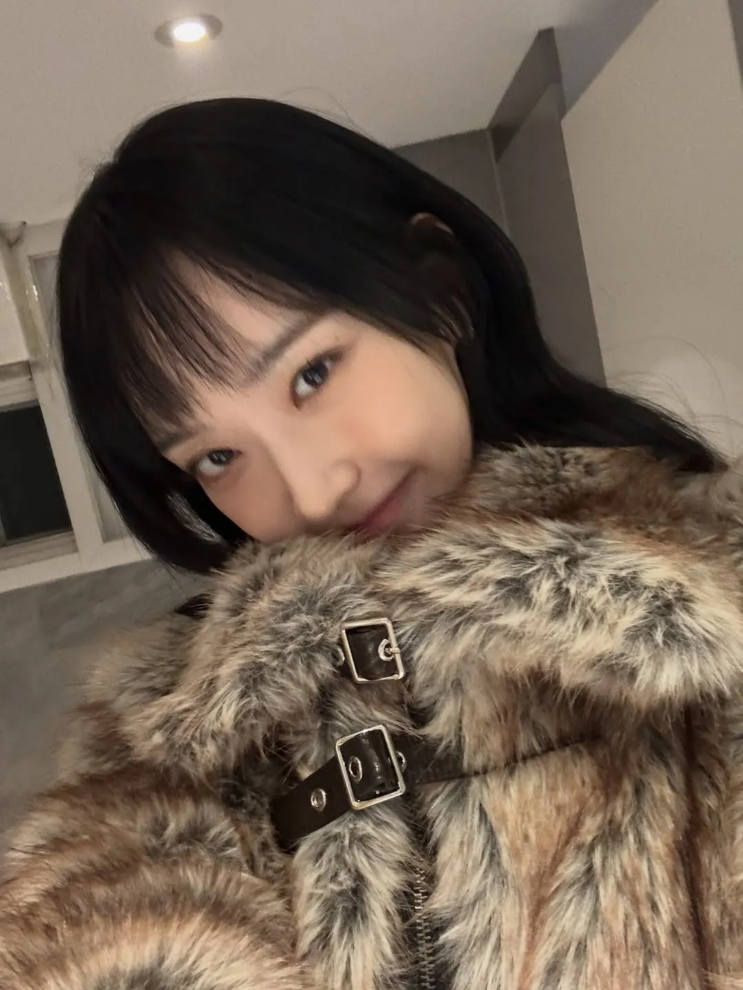 귀여운 매력 발산한 한지현, 포근한 셀카 공개