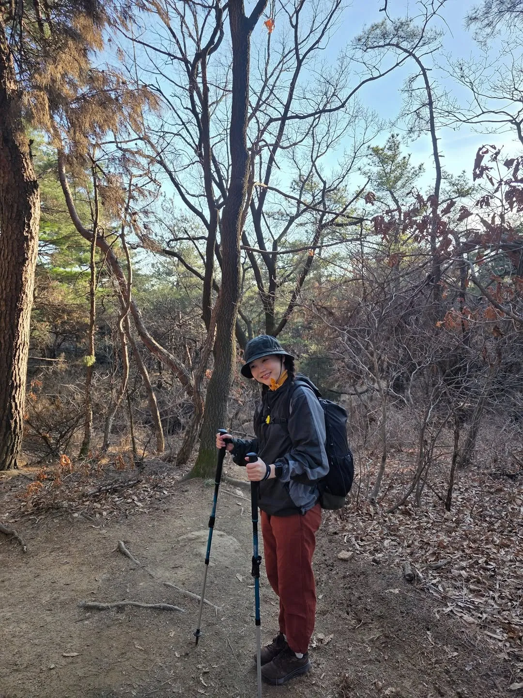 Hari yang menyegarkan, Hyojung menikmati pendakian