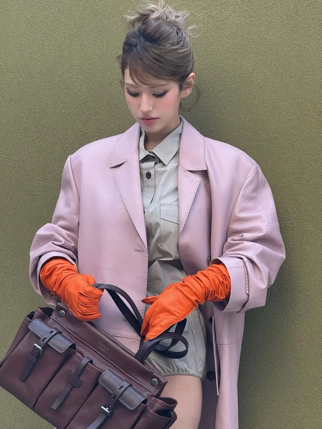 全昭弥公开时髦的Prada造型