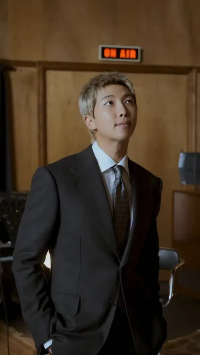 以全新面貌亮相的防弹少年团，感动粉丝