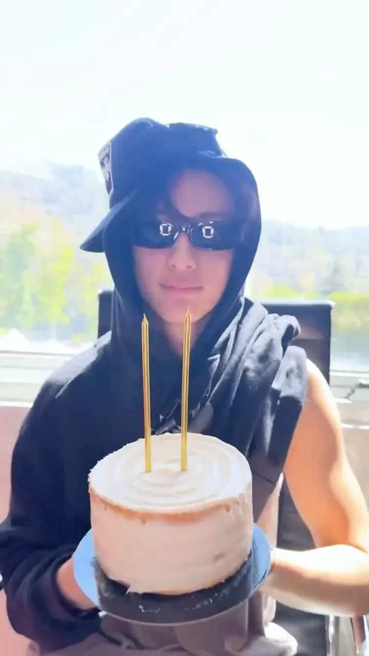 Anton de RIIZE comparte fotos por su cumpleaños