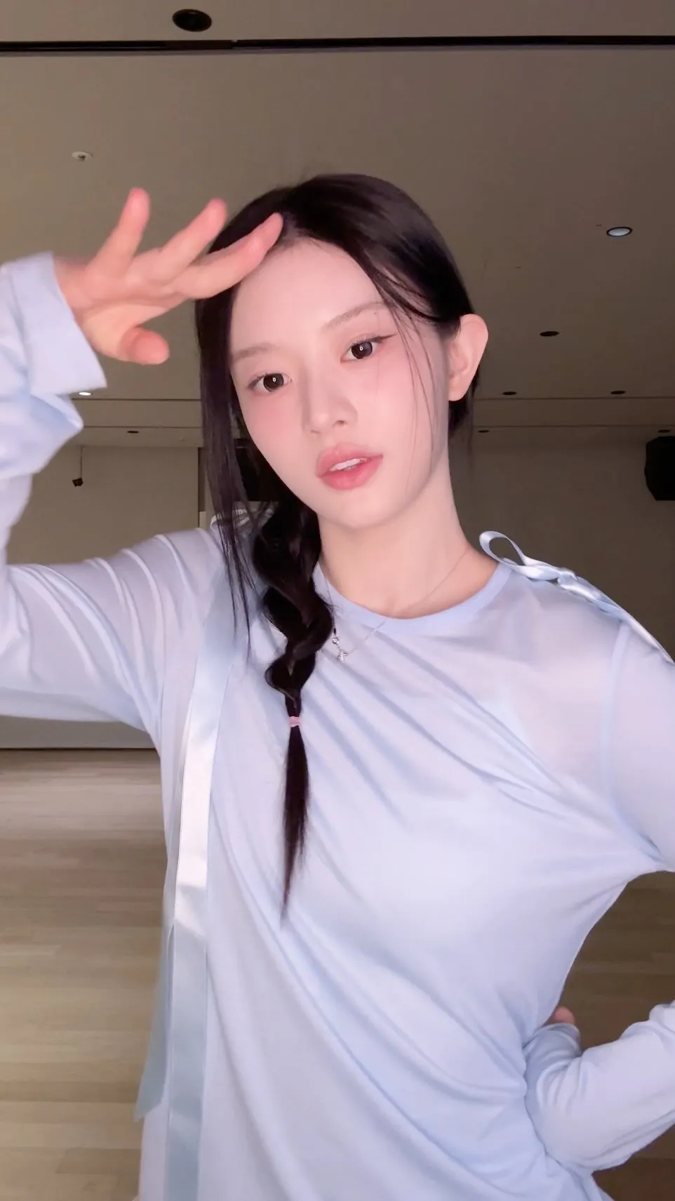 风格感十足的李美珠，公开全新造型