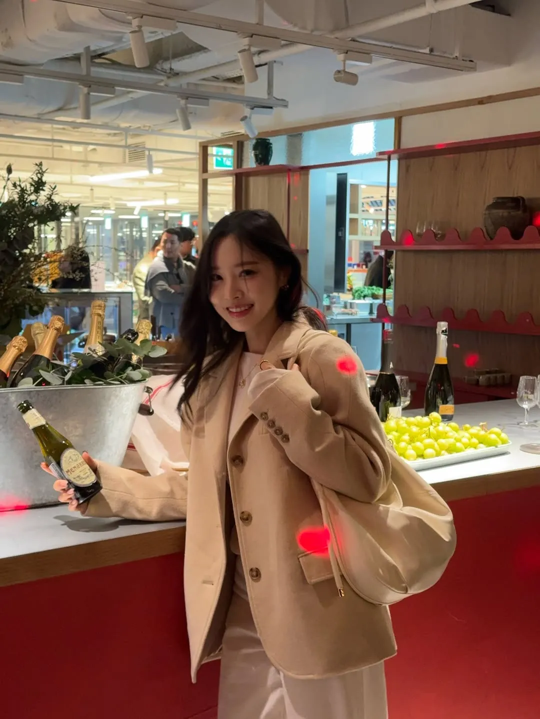 อีโซลอี, คนคลั่งแสงไฟ, อัปเดตอินสตาแกรม