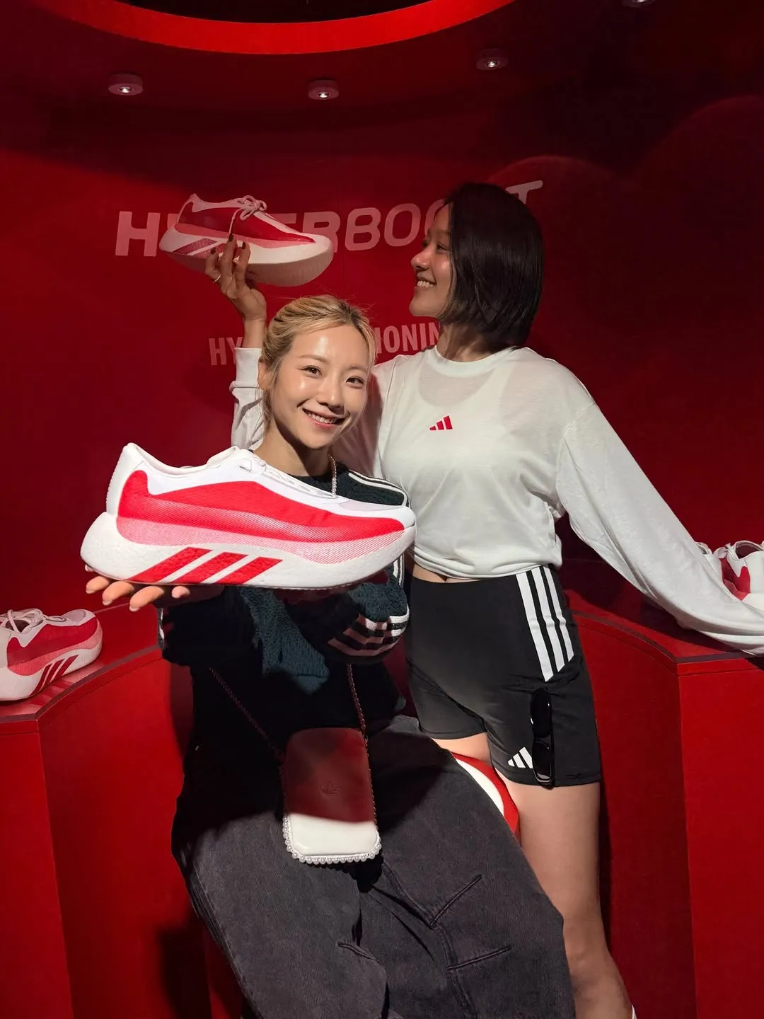 シム・ウットゥム, スニーカー, 発売