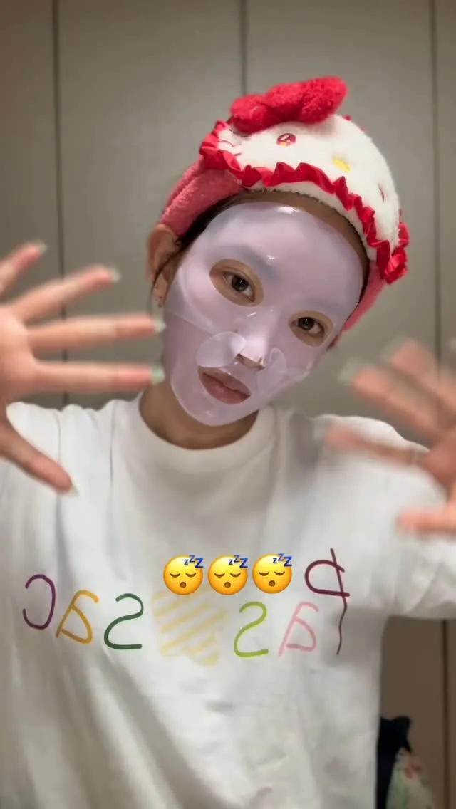 崔俊熙公开夜间护肤流程，与粉丝互动