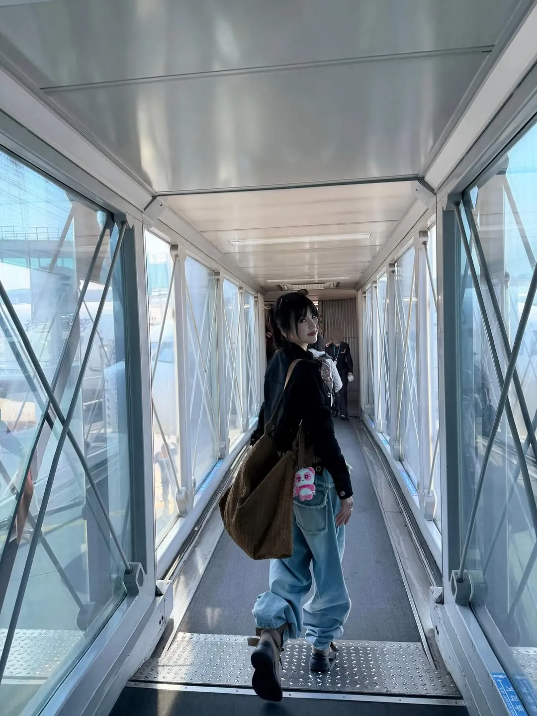 Apink 朴初瓏，機場展現亮眼美貌