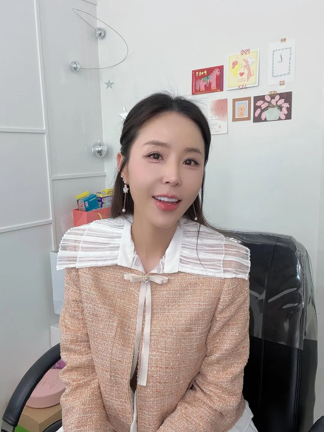 Shin Ji deslumbra con su encanto fresco en su última actualización en Instagram