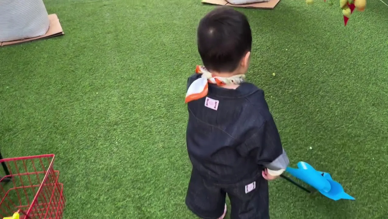 Hwang Bo-ra, actriz, actualización en Instagram, foto del pequeño, campo de fresas