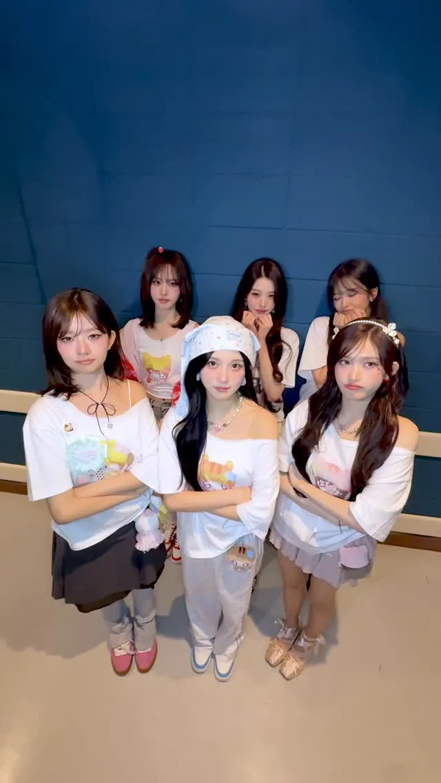 IVE exibe seu charme fofo em foto em grupo