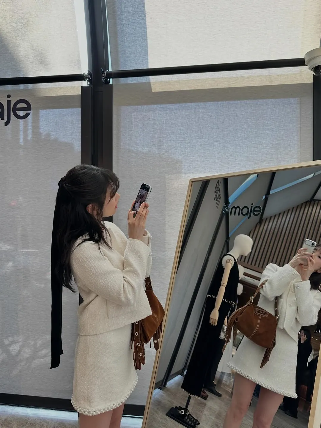 Elegante, Jung So-min revela ensaio fotográfico cativante