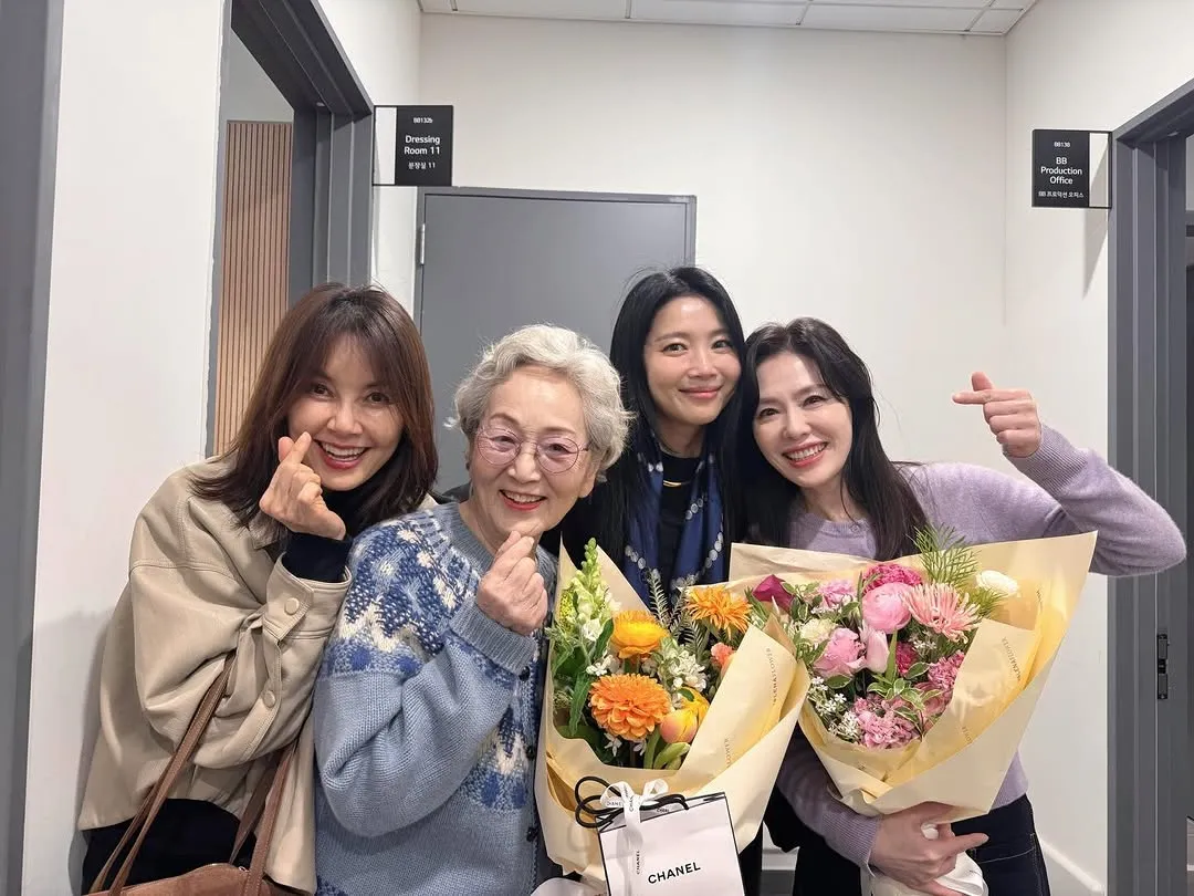 Oh Yoon‑ah se encanta com a atuação da mestra Kim Young‑ok