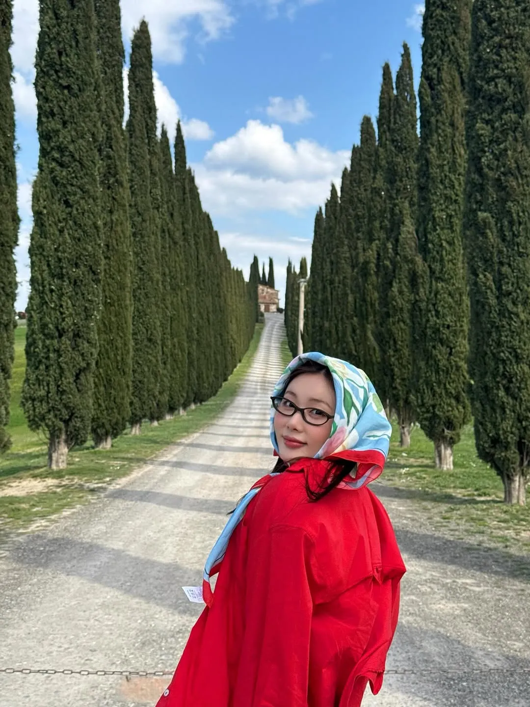 Min Kyung-ah em meio à natureza compartilha um momento de paz