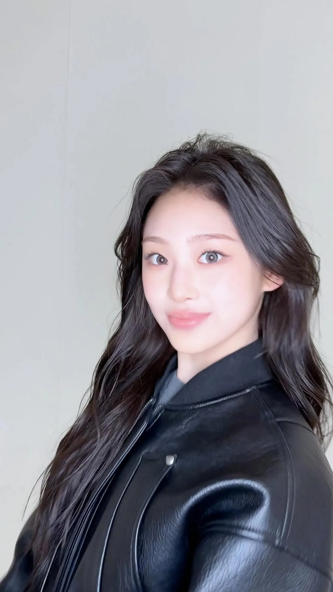 Baby Don't Cry yang bersinar, memancarkan pesona misterius