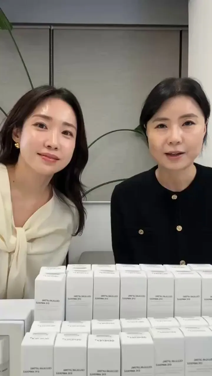 Choi Hee, người dẫn chương trình, giới thiệu mỹ phẩm