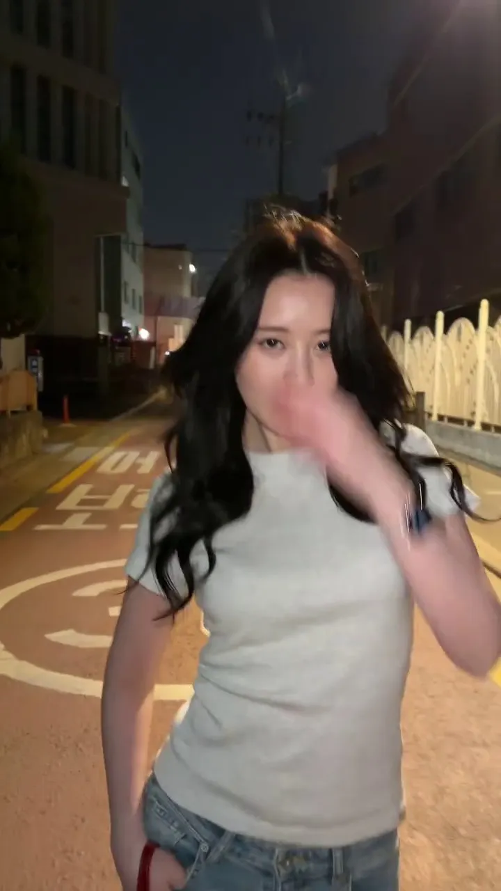 MOMOLAND, อาอิน, ความงามสไตล์แดร็กคูลา