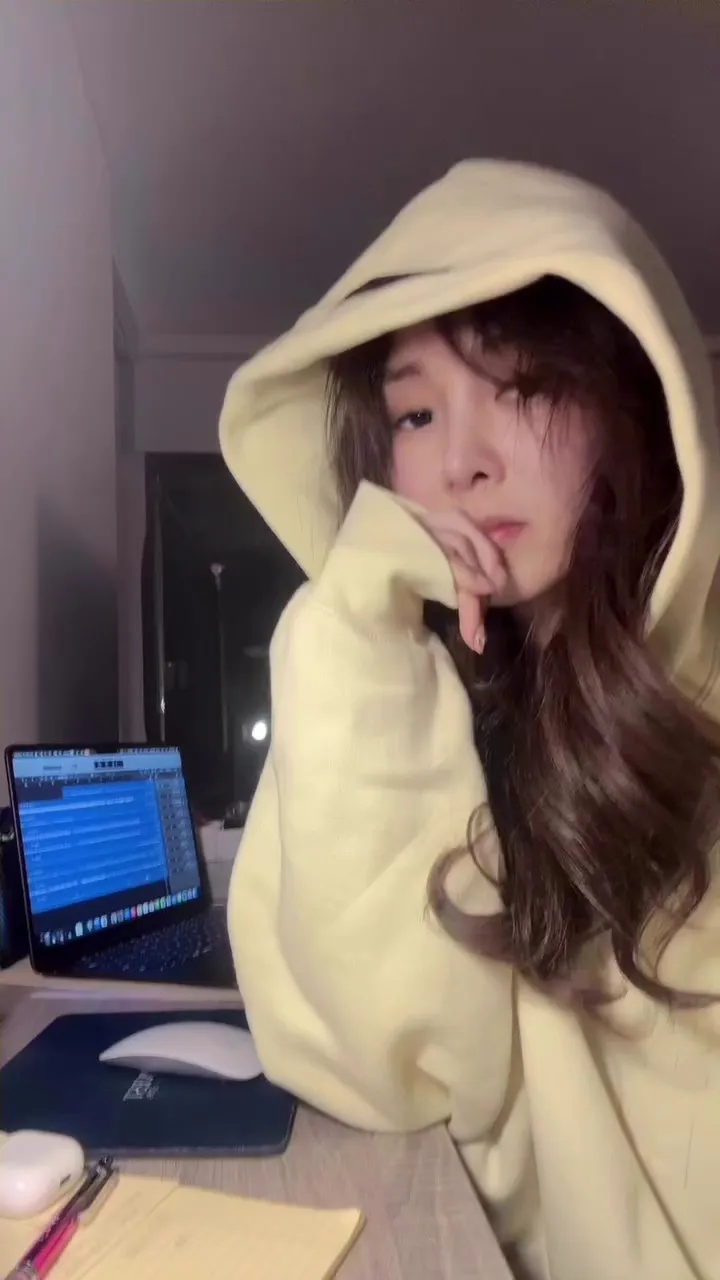 จีน่า, นักร้อง, อินสตาแกรม