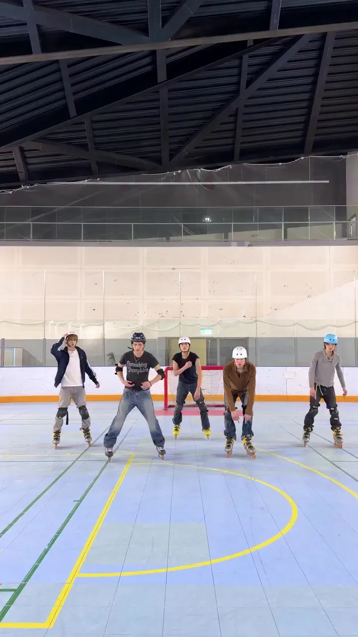 科爾蒂斯, 藝人, 滾軸溜冰