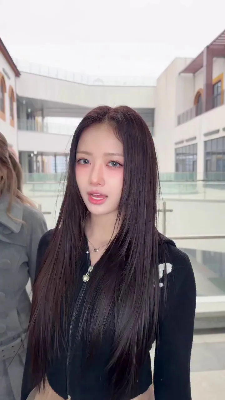 Baby Don't Cry, 组合, Instagram