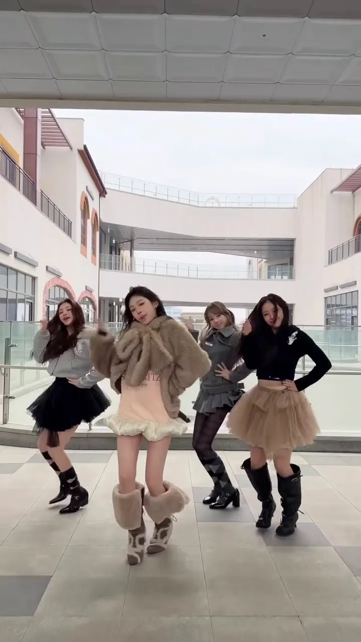 Baby Don't Cry, 组合, Instagram