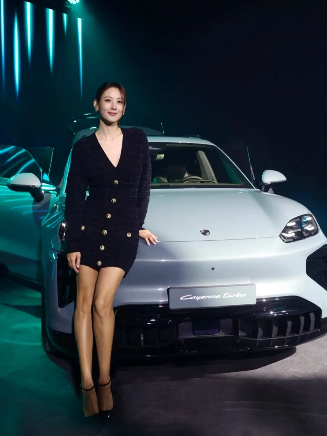 수현, 포르쉐 코리아 행사에서 눈부신 매력 발산