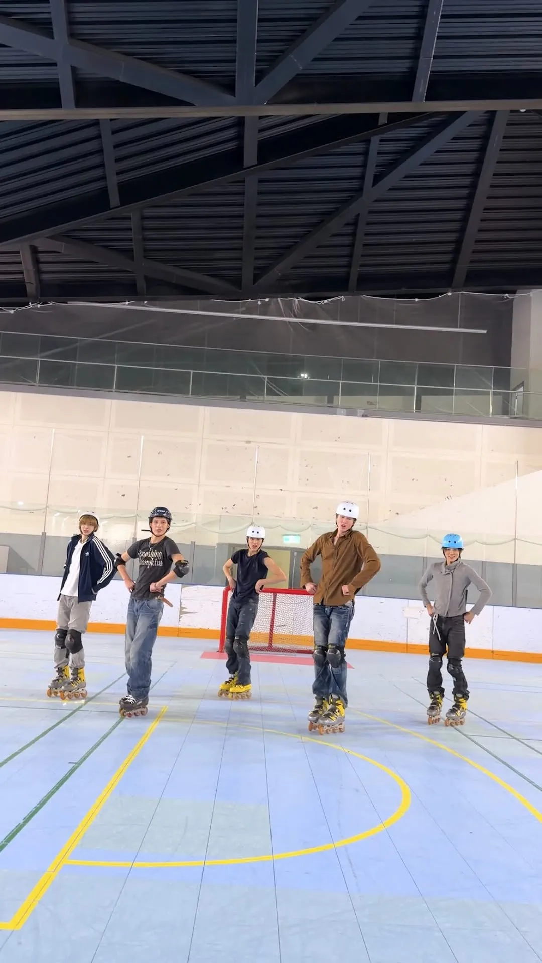 暖心的科爾蒂斯 挑戰滾軸溜冰