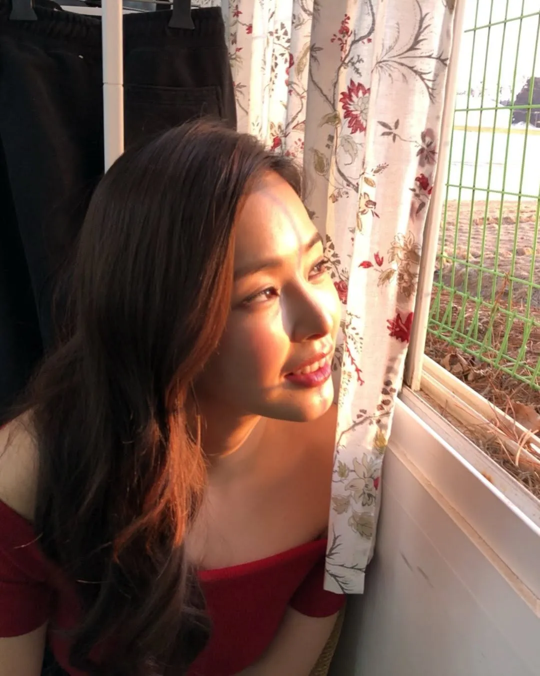 Honey Lee yang penuh magi, kirim salam hangat untuk akhir pekan