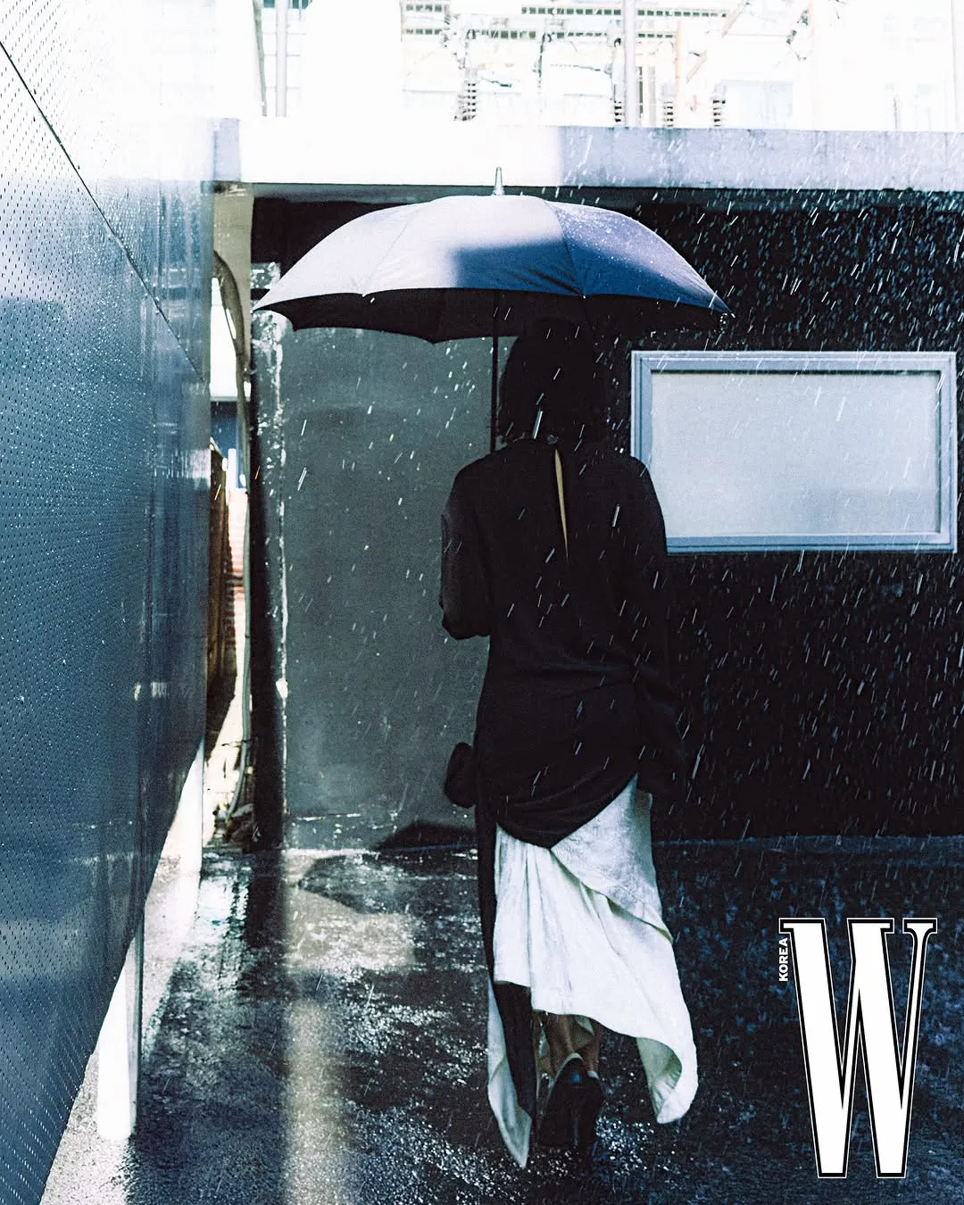 優雅なキム・ゴウン、感性漂う雨のショットを公開